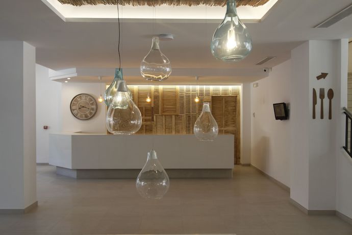 Imagen general del Hotel Bg Portinatx Beach Club. Foto 2