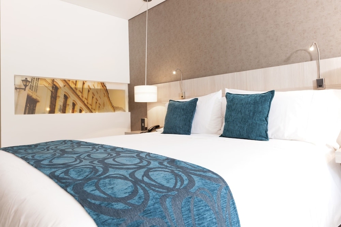 Imagen de la habitación del Hotel Bh Bicentenario. Foto 6