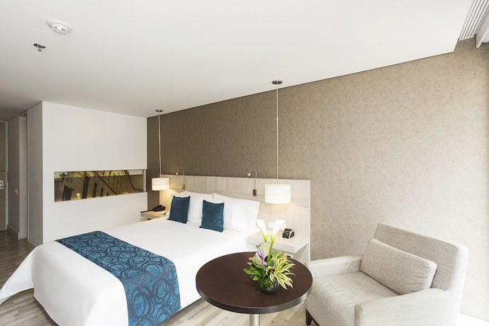 Imagen de la habitación del Hotel Bh Bicentenario. Foto 9