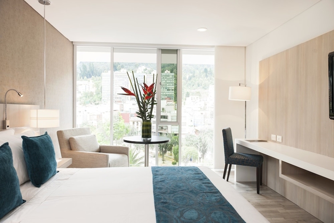 Imagen de la habitación del Hotel Bh Bicentenario. Foto 12