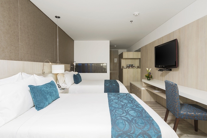 Imagen de la habitación del Hotel Bh Bicentenario. Foto 15