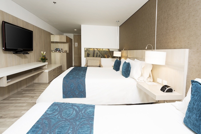 Imagen de la habitación del Hotel Bh Bicentenario. Foto 16