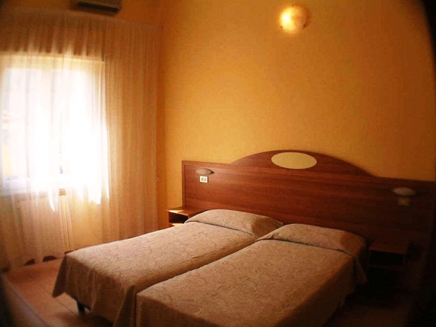 Imagen de la habitación del Hotel Bh Colombo. Foto 11