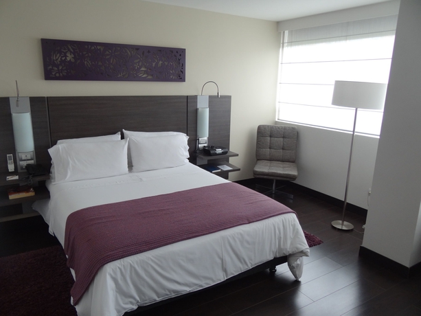 Imagen de la habitación del Hotel Bh El Poblado. Foto 12