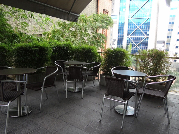 Imagen del bar/restaurante del Hotel Bh El Poblado. Foto 4