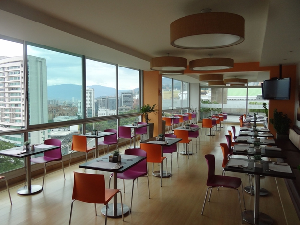 Imagen del bar/restaurante del Hotel Bh El Poblado. Foto 5