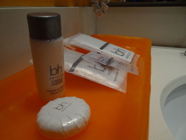 Imagen de la habitación del Hotel Bh El Poblado. Foto 13