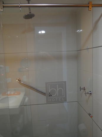 Imagen de la habitación del Hotel Bh El Poblado. Foto 15