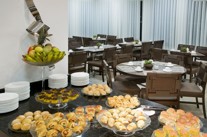 Imagen del bar/restaurante del Hotel Bh Jaragu&aacute; - Antes Bristol. Foto 4