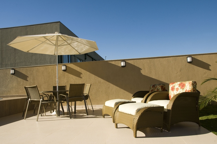 Imagen de los exteriores del Hotel Bh Jaragu&aacute; - Antes Bristol. Foto 9