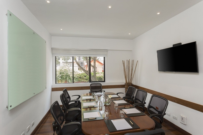 Imagen de los interiores del Hotel Bh La Quinta- Suites. Foto 10