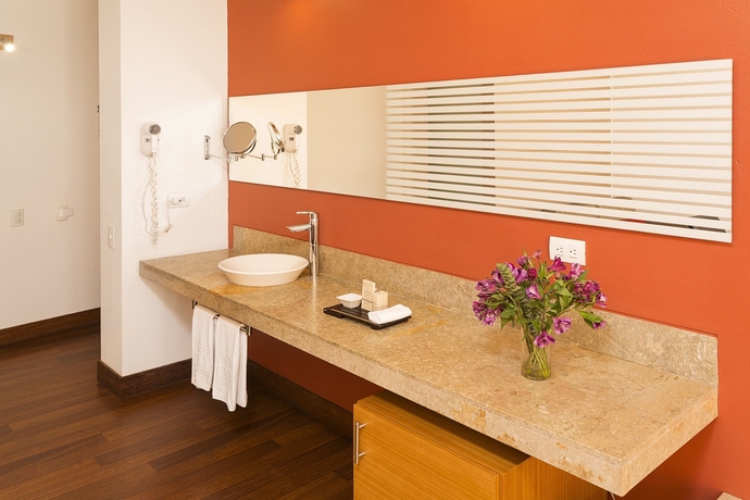 Imagen de la habitación del Hotel Bh La Quinta- Suites. Foto 5