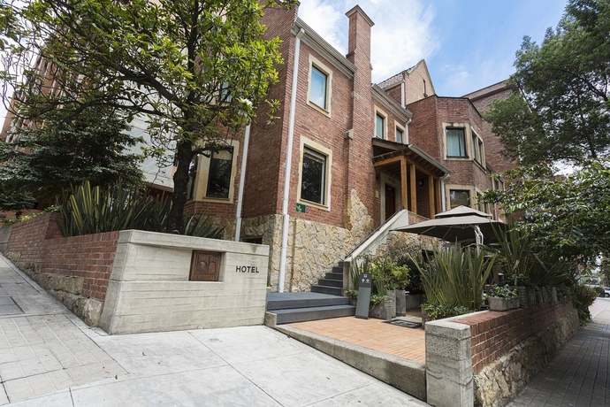 Imagen de los exteriores del Hotel Bh La Quinta- Suites. Foto 7