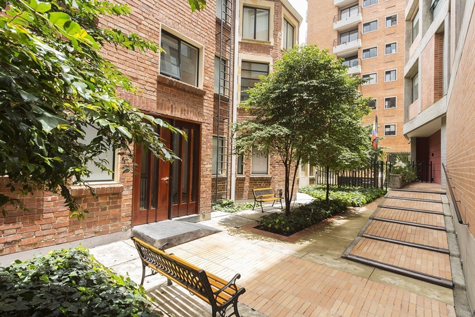 Imagen de los exteriores del Hotel Bh La Quinta- Suites. Foto 9