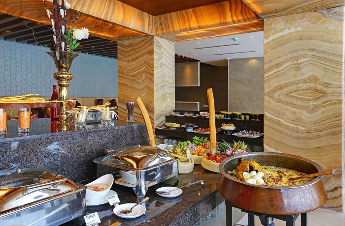 Imagen del bar/restaurante del Hotel Bhagini Icon Premier. Foto 4