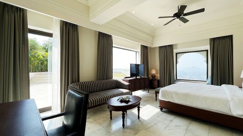 Imagen de la habitación del Hotel Bhairavgarh Palace. Foto 15