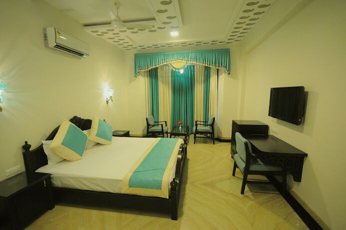Imagen de la habitación del Hotel Bhairavgarh Palace. Foto 16