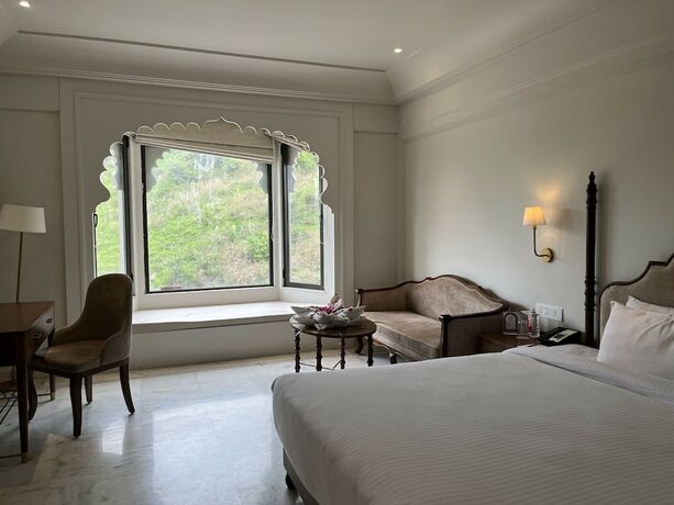 Imagen de la habitación del Hotel Bhairavgarh Palace. Foto 17