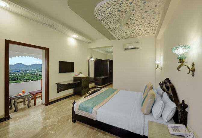 Imagen de la habitación del Hotel Bhairavgarh Palace. Foto 18