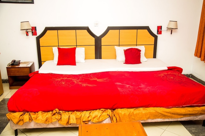 Imagen de la habitación del Hotel Bhanek Inn. Foto 13