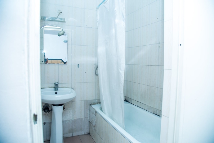 Imagen de la habitación del Hotel Bhanek Inn. Foto 17