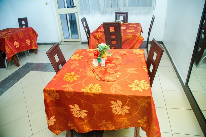 Imagen del bar/restaurante del Hotel Bhanek Inn. Foto 3