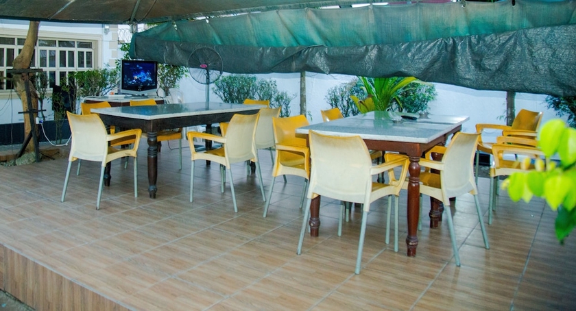 Imagen del bar/restaurante del Hotel Bhanek Inn. Foto 4