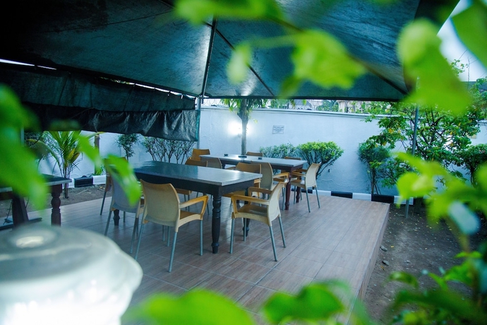 Imagen del bar/restaurante del Hotel Bhanek Inn. Foto 5