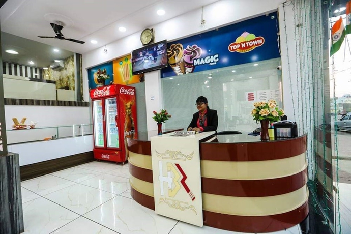 Imagen de los interiores del Hotel Bharat Regency. Foto 19