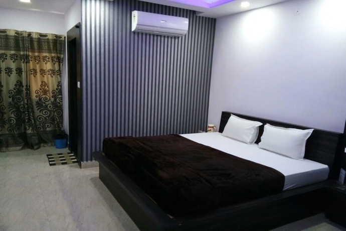 Imagen de la habitación del Hotel Bharat Regency. Foto 11
