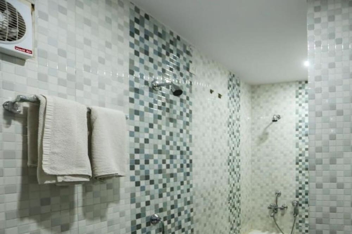 Imagen de la habitación del Hotel Bharat Regency. Foto 15