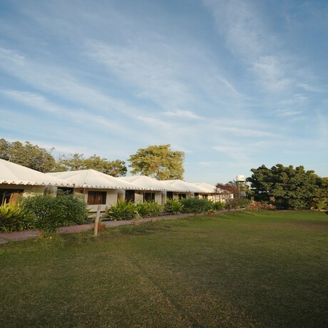Imagen general del Hotel Bharat lake View Resort. Foto 5
