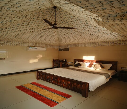 Imagen de la habitación del Hotel Bharat lake View Resort. Foto 20