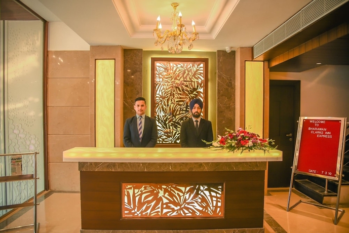 Imagen de los interiores del Hotel Bharawan Clarks Inn Express. Foto 15