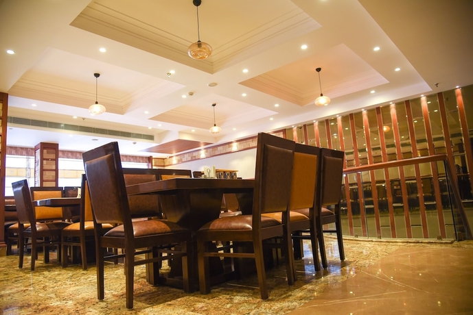 Imagen del bar/restaurante del Hotel Bharawan Clarks Inn Express. Foto 5