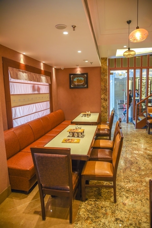 Imagen del bar/restaurante del Hotel Bharawan Clarks Inn Express. Foto 6