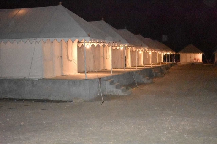 Imagen de la habitación del Hotel Bhawana Camp and Resorts. Foto 2