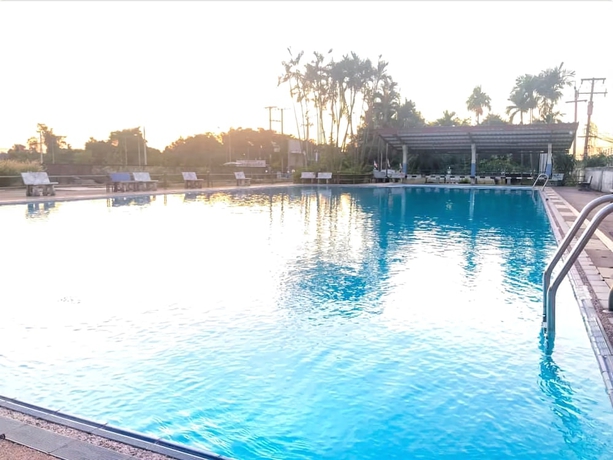 Imagen de la piscina del Hotel Bhive. Foto 14