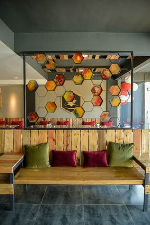 Imagen general del Hotel Bhive Hotel. Foto 17