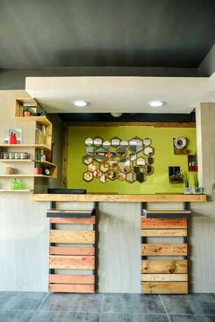 Imagen de los interiores del Hotel Bhive Hotel. Foto 30