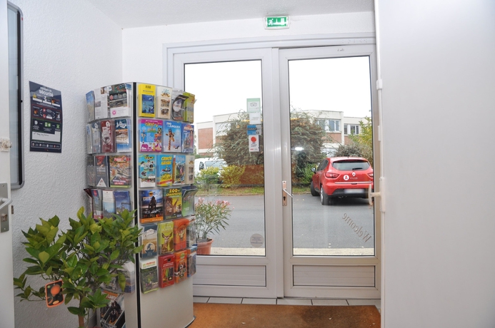 Imagen de los interiores del Hotel Bhôtel De Caen. Foto 19