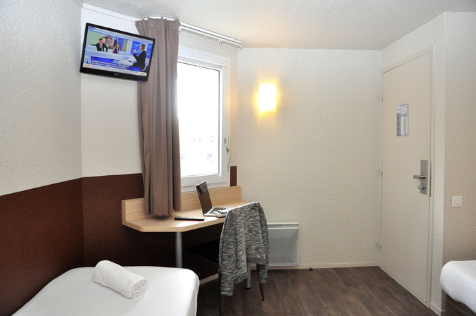 Imagen de la habitación del Hotel Bhôtel De Caen. Foto 8