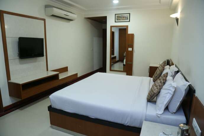 Imagen de la habitación del Hotel Bhoomi Residency. Foto 19