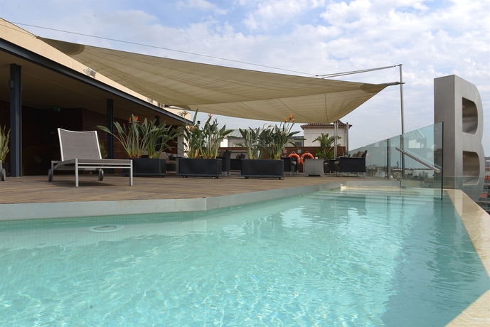 Imagen de la piscina del Hotel B-hotel. Foto 11