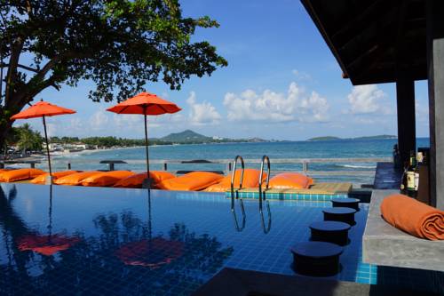 Imagen de la piscina del Hotel Bhundhari Chaweng Beach Resort. Foto 16