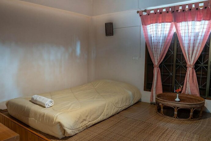 Imagen de la habitación del Hotel Bhupimarn Garden House. Foto 11