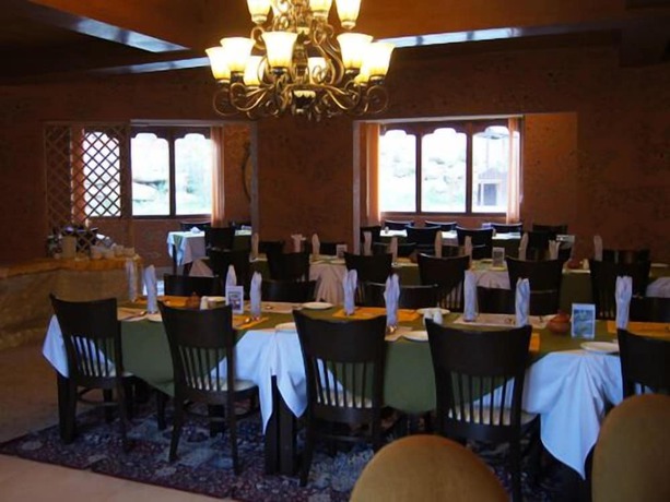 Imagen del bar/restaurante del Hotel Bhutan Metta Resort and Spa. Foto 3