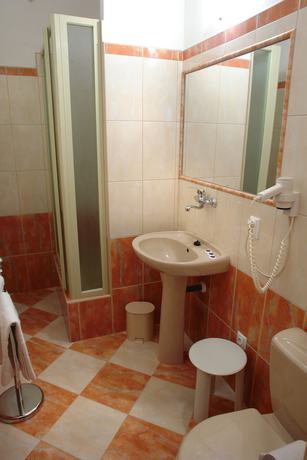 Imagen de la habitación del Hotel B&iacute;l&aacute; Růže. Foto 9