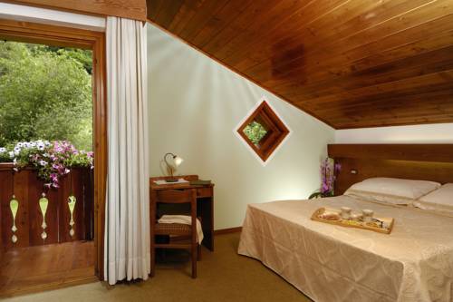 Imagen de la habitación del Hotel Biancaneve, Cogolo. Foto 4