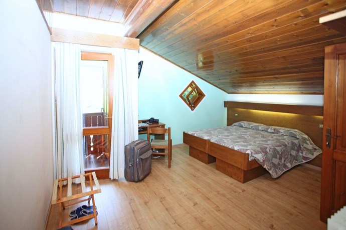 Imagen de la habitación del Hotel Biancaneve, Cogolo. Foto 5